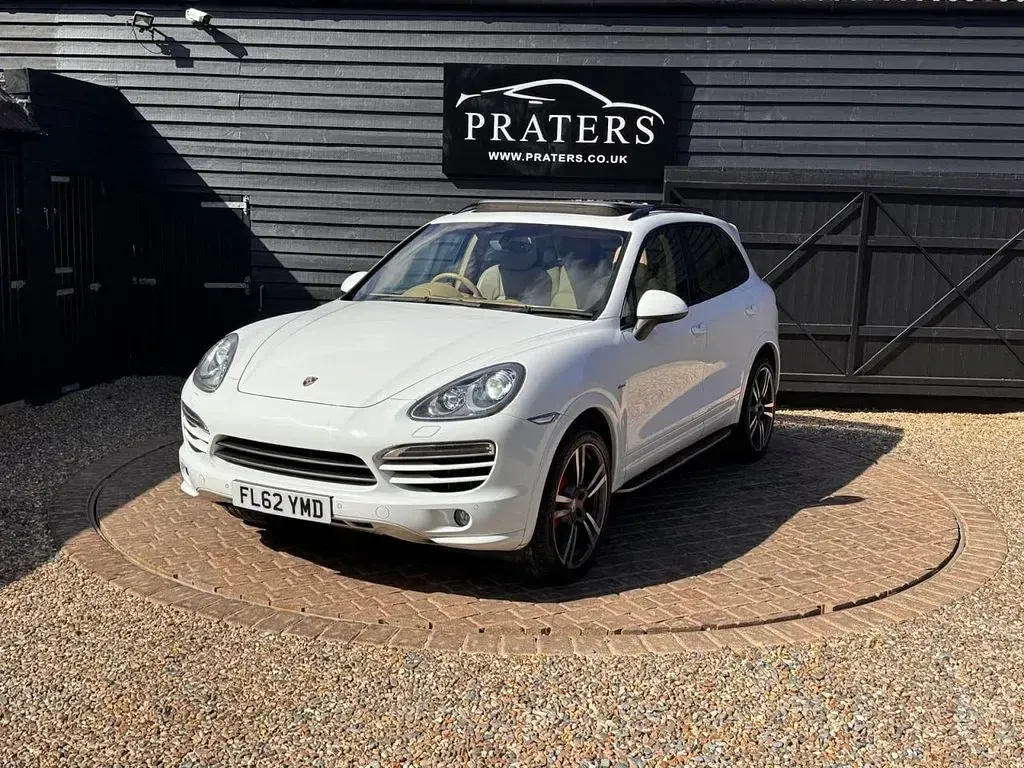 Used Porsche Cayenne 245 HP (180 kW) 2012 White SUV