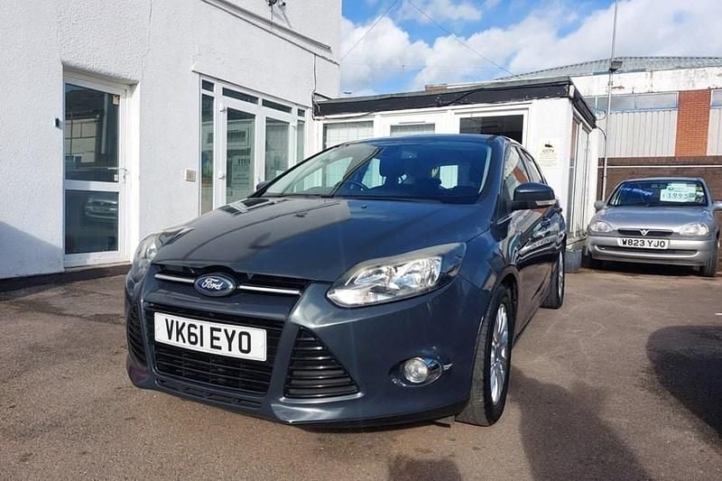 Used Ford Focus Titanium 125 HP (91 kW) 2011 Grey Hatchback