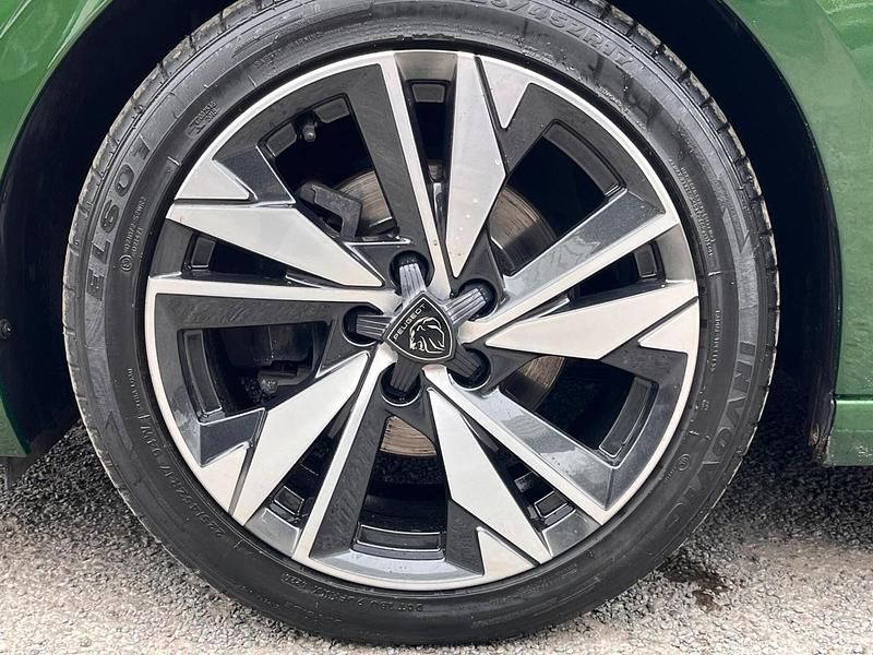 Used Peugeot 308 Allure 129 HP (94 kW) 2023 Green Hatchback