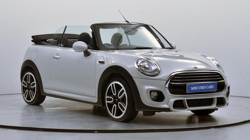 Silver Used 2017 Mini Cooper Hatchback | £10,995 (A bit pricey) - Image 1/4