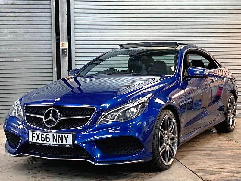 Begagnad Mercedes E220 AMG line 177 HK (130 kW) 2016 Blå Sportkupé