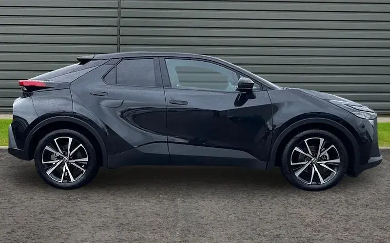 Used Toyota C-HR Design 140 HP (102 kW) 2026 SUV