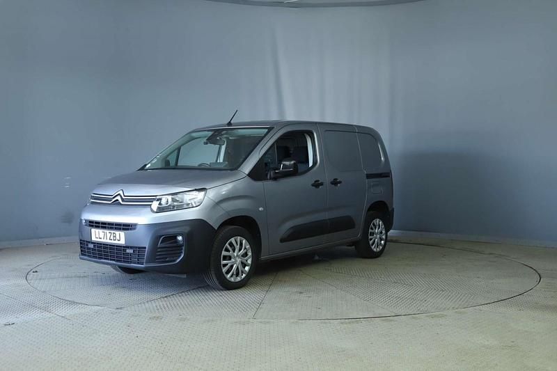 Used Citroën Berlingo 130 HP (95 kW) 2021 Grey MPV