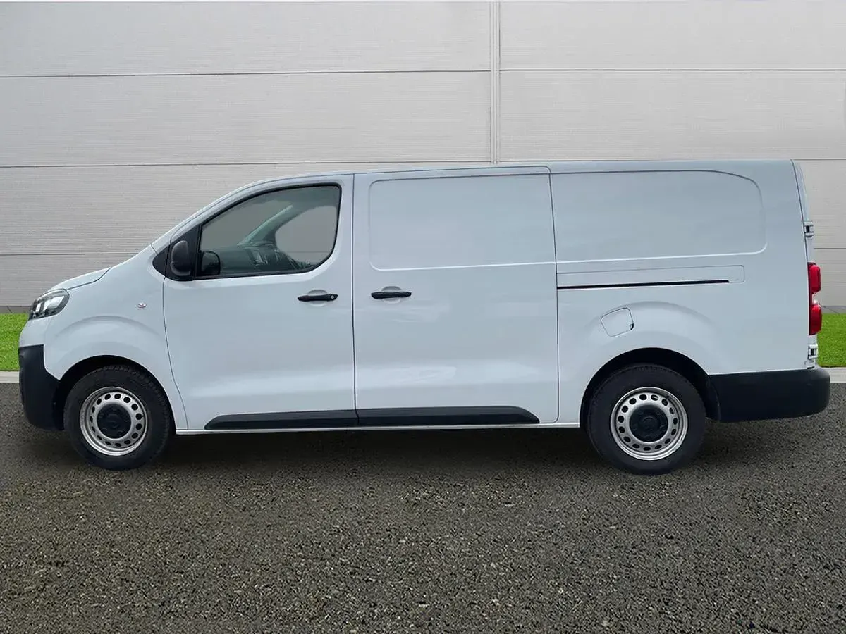 Used Vauxhall Vivaro 100 HP (73 kW) 2023 White MPV