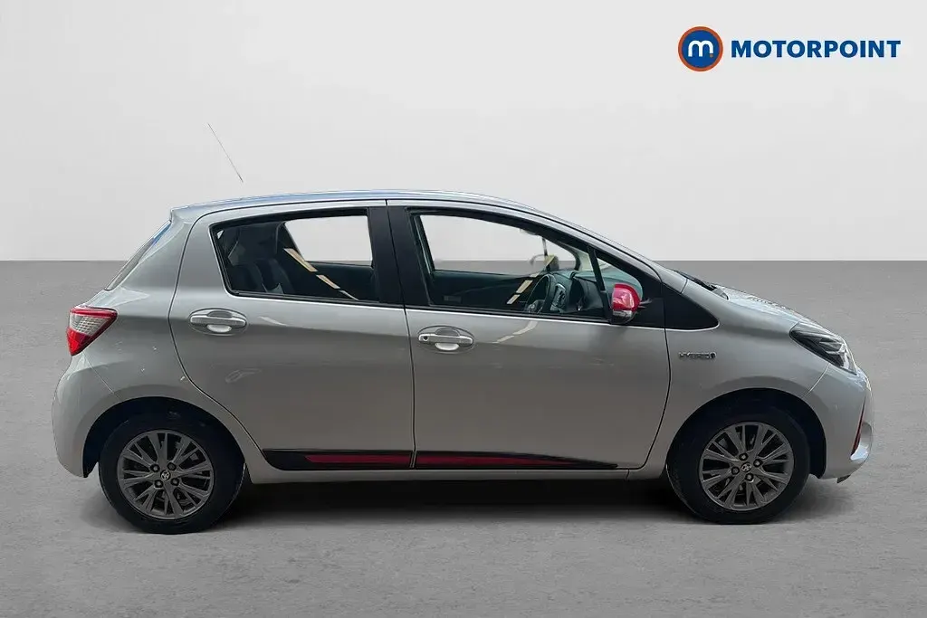 Used Toyota Yaris 101 HP (74 kW) 2020 Silver Hatchback