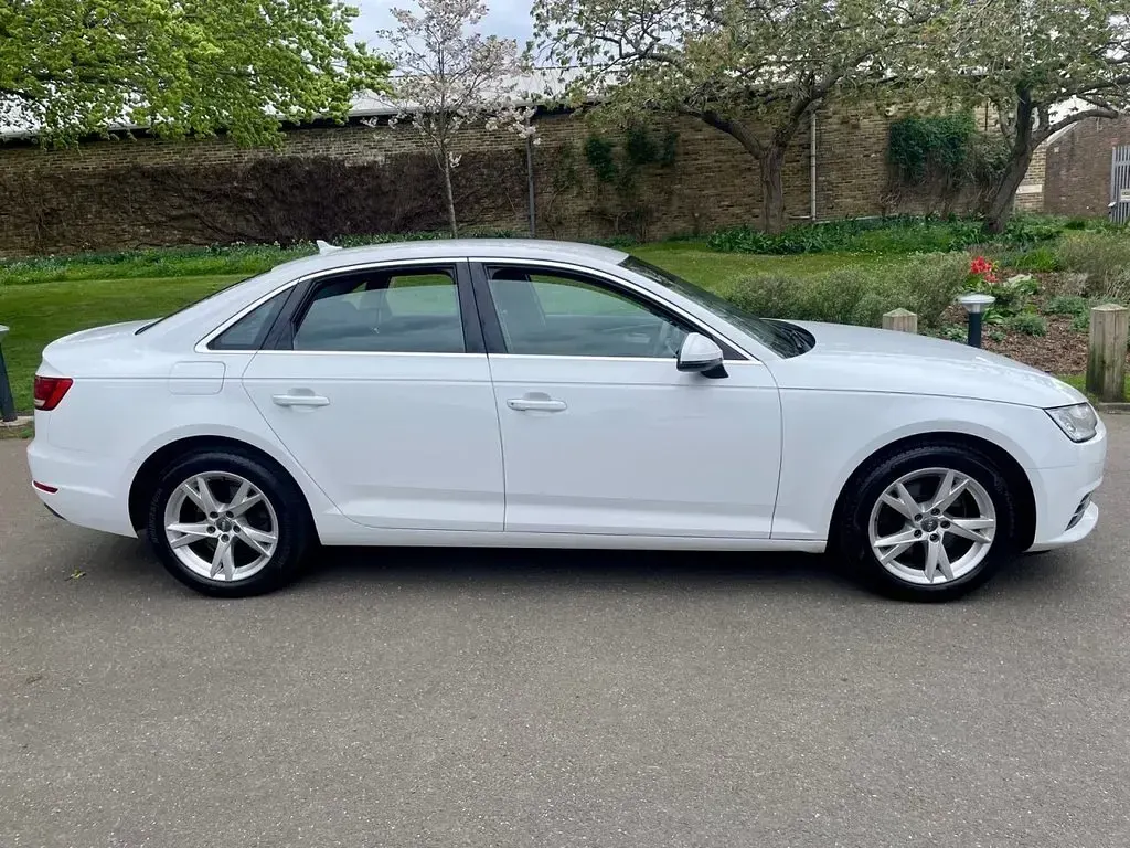 Used Audi A4 Sport 150 HP (110 kW) 2016 White Sedan