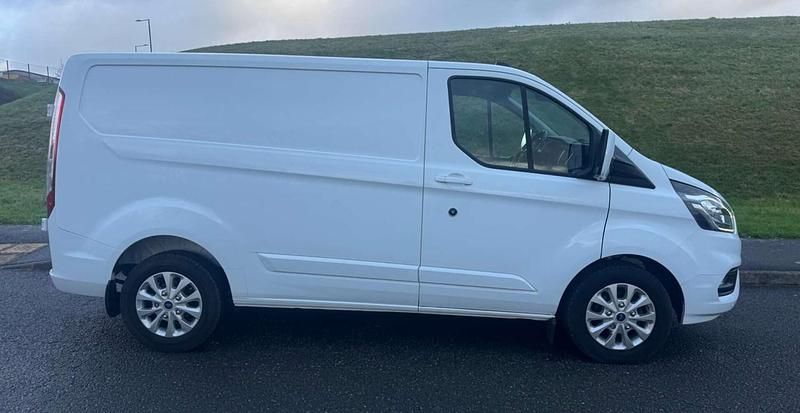 Used Ford Transit Custom Limited 130 HP (95 kW) 2021 White Van