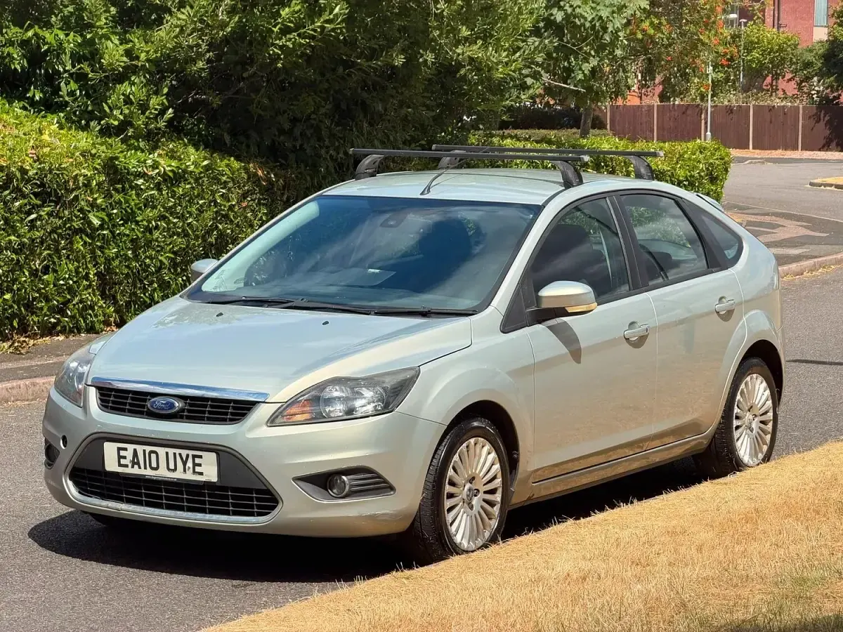 Used Ford Focus Titanium 2010 Gold Hatchback