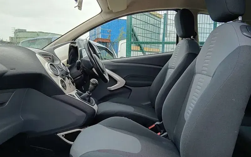 Used Ford Ka Zetec 69 HP (50 kW) 2012 White Hatchback