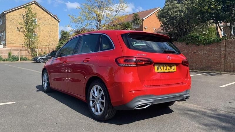 Used Mercedes B200 Executive 148 HP (108 kW) 2020 Red MPV