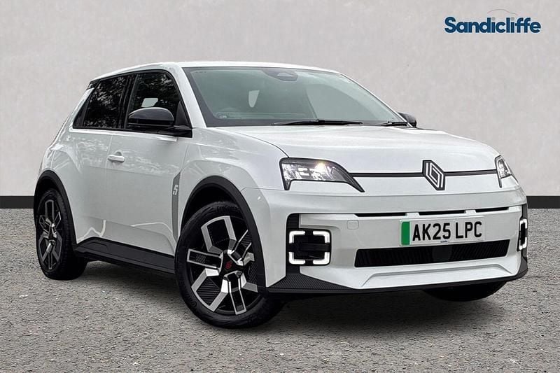 White New 2025 Renault R5 Komfort Hatchback | £23,321 (Good price) - Image 1/4