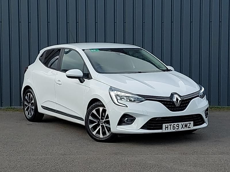 Used Renault Clio V Iconic 85 HP (62 kW) 2020 White Hatchback