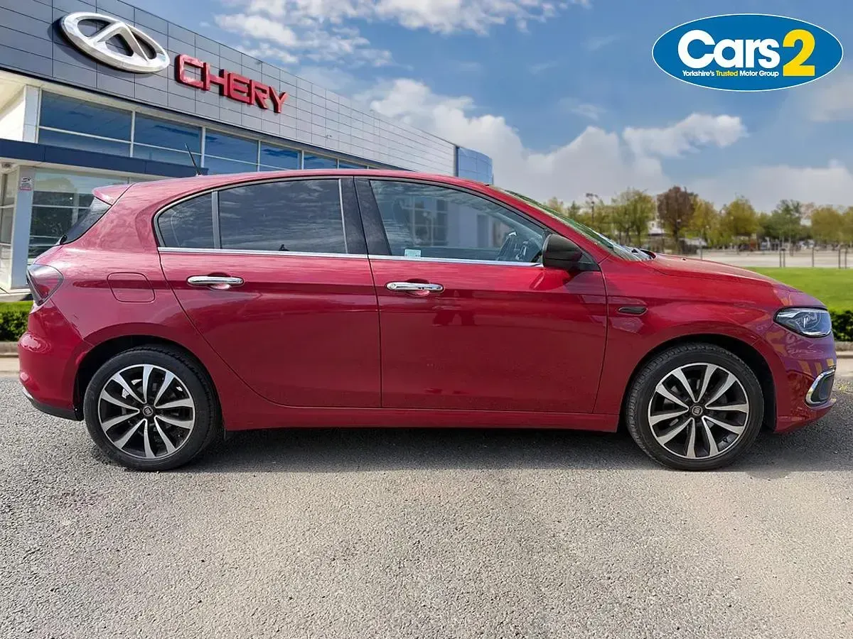 Used Fiat Tipo Lounge 95 HP (69 kW) 2017 Red Hatchback