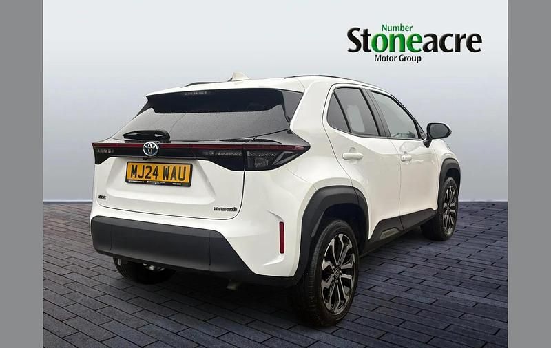 Used Toyota Yaris Cross Design 113 HP (83 kW) 2024 White SUV