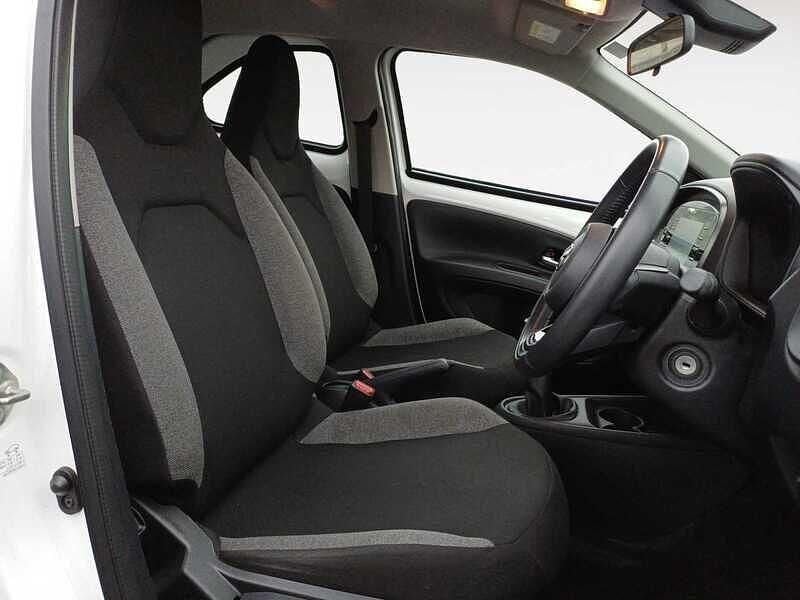 Used Toyota Aygo PURE 2022 White Hatchback