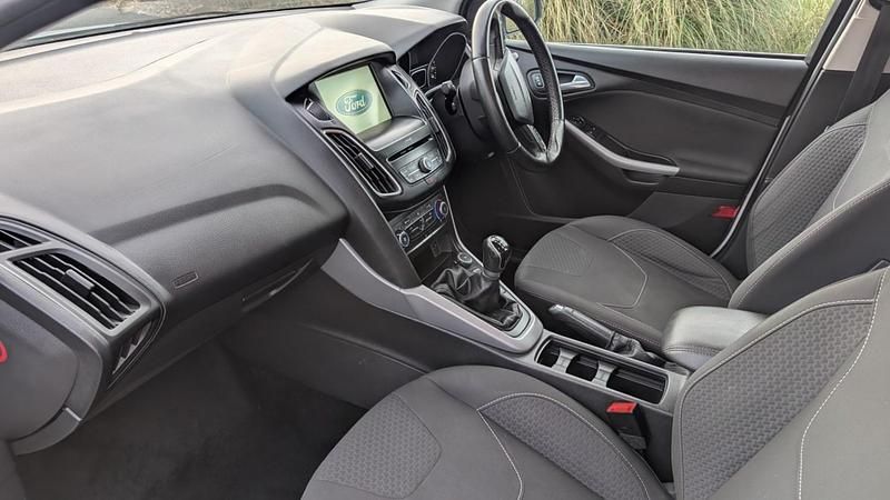 Used Ford Focus Zetec 2016 White Hatchback