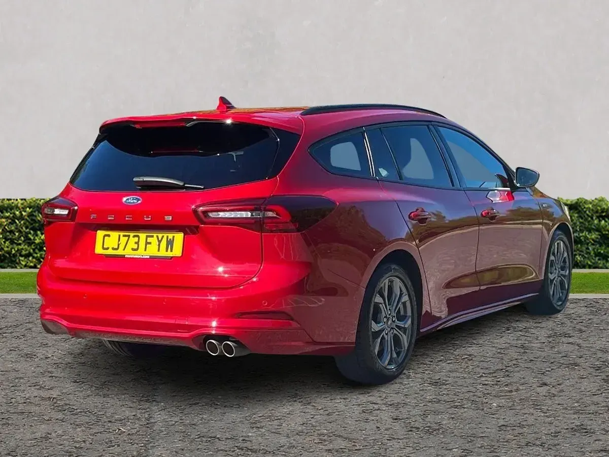 Begagnad Ford Focus ST-Line 2024 Röd Kombi