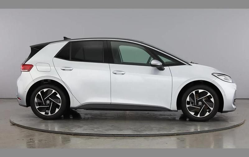 Used VW ID.3 Pro 147 kW (200 HP) 2025 Silver Hatchback