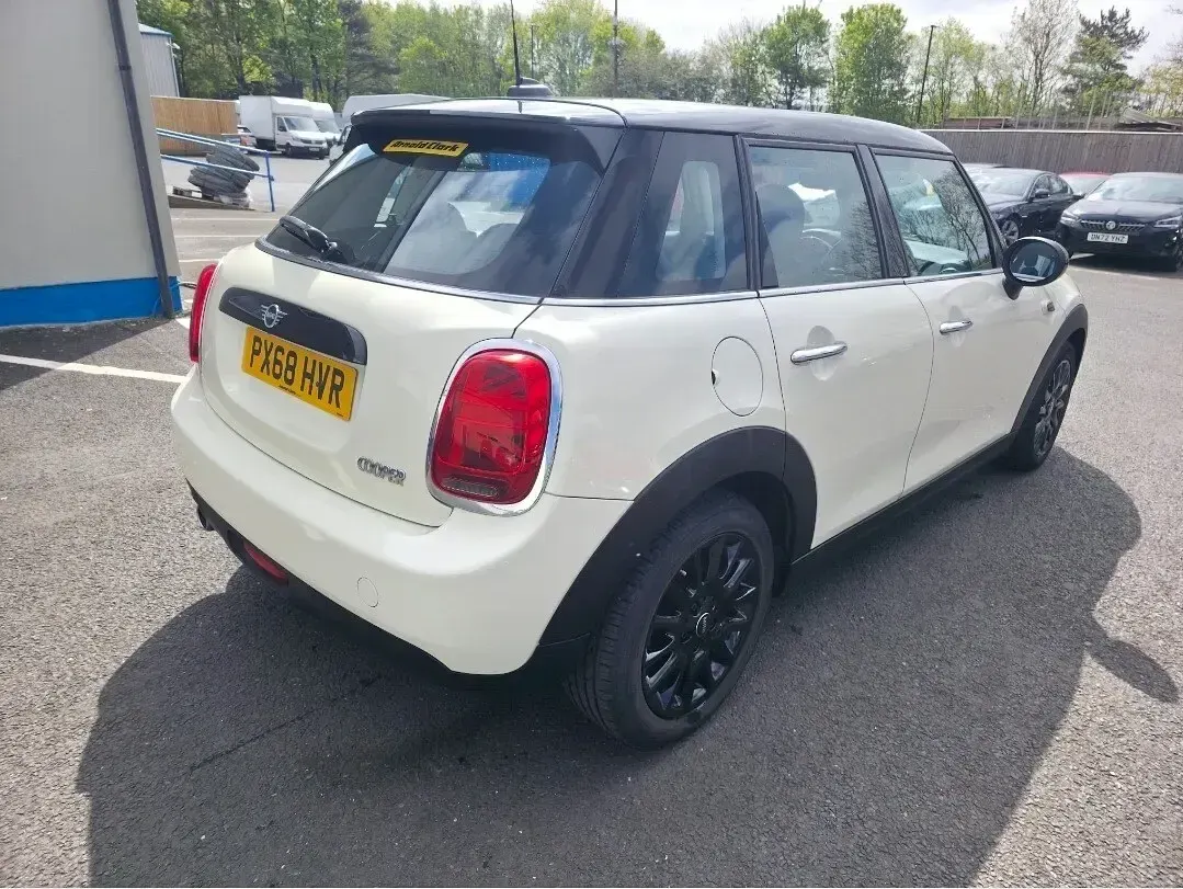 Used Mini Cooper Hatch 136 HP (100 kW) 2019 White Hatchback