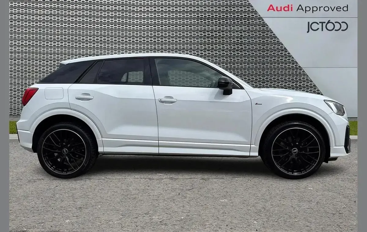 Used Audi SQ2 Black Edition 300 HP (220 kW) 2021 White SUV