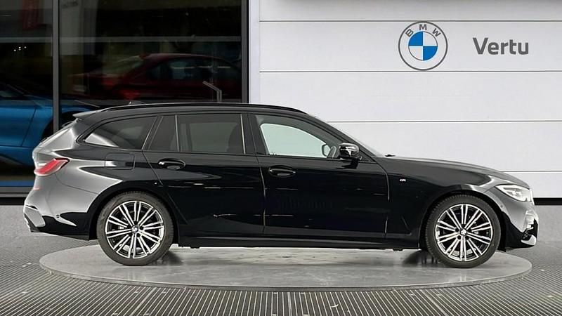 Begagnad BMW 320 M Sport 184 HK (135 kW) 2021 Svart Kombi