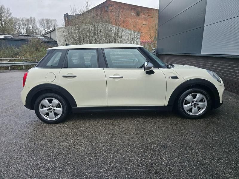 Used Mini ONE Hatch 102 HP (75 kW) 2015 White Hatchback