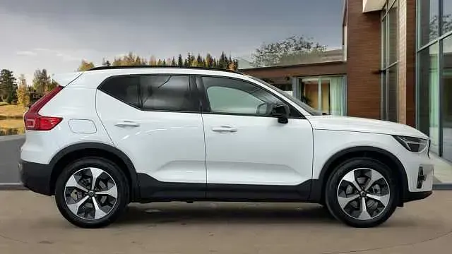 Used Volvo XC40 Plus 194 HP (142 kW) 2025 White SUV