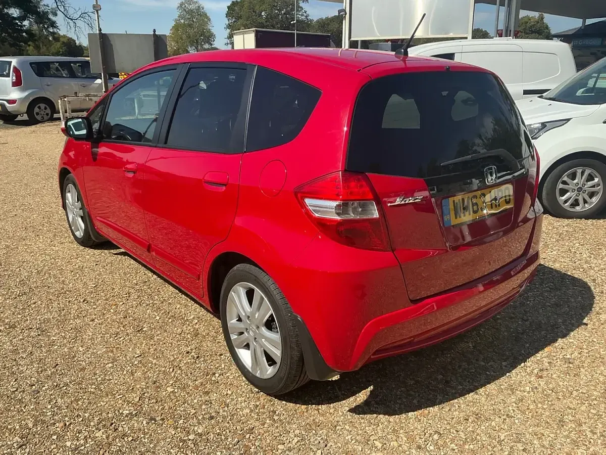 Used Honda Jazz ES 99 HP (72 kW) 2014 Red Hatchback