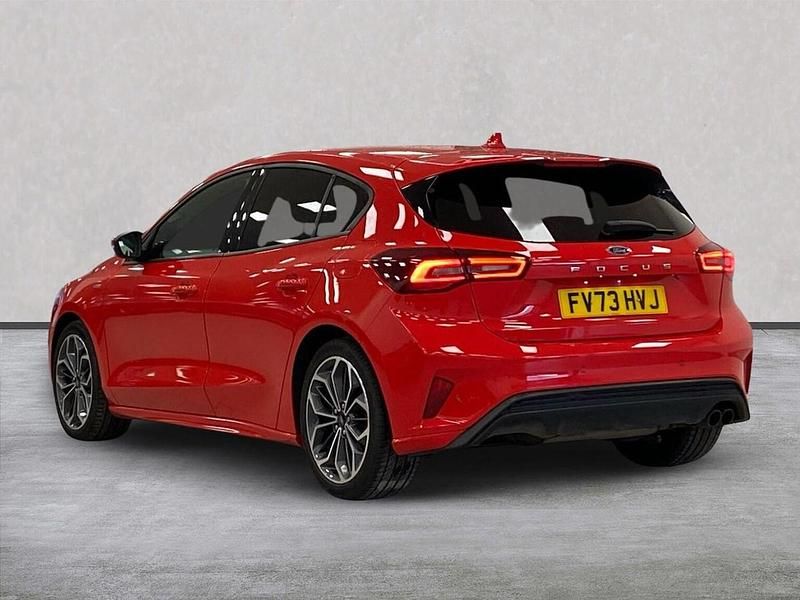 Used Ford Focus ST-Line X 125 HP (91 kW) 2023 Red Hatchback
