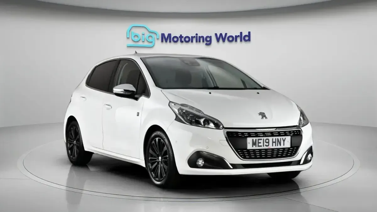 Used Peugeot 208 S 82 HP (60 kW) 2019 White Hatchback