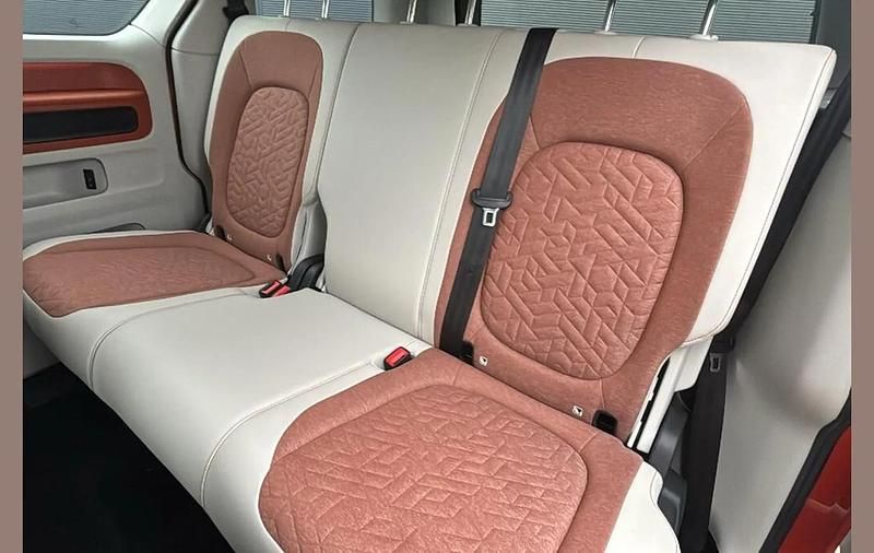 Used VW ID. Buzz Pro 147 kW (200 HP) 2023 White MPV