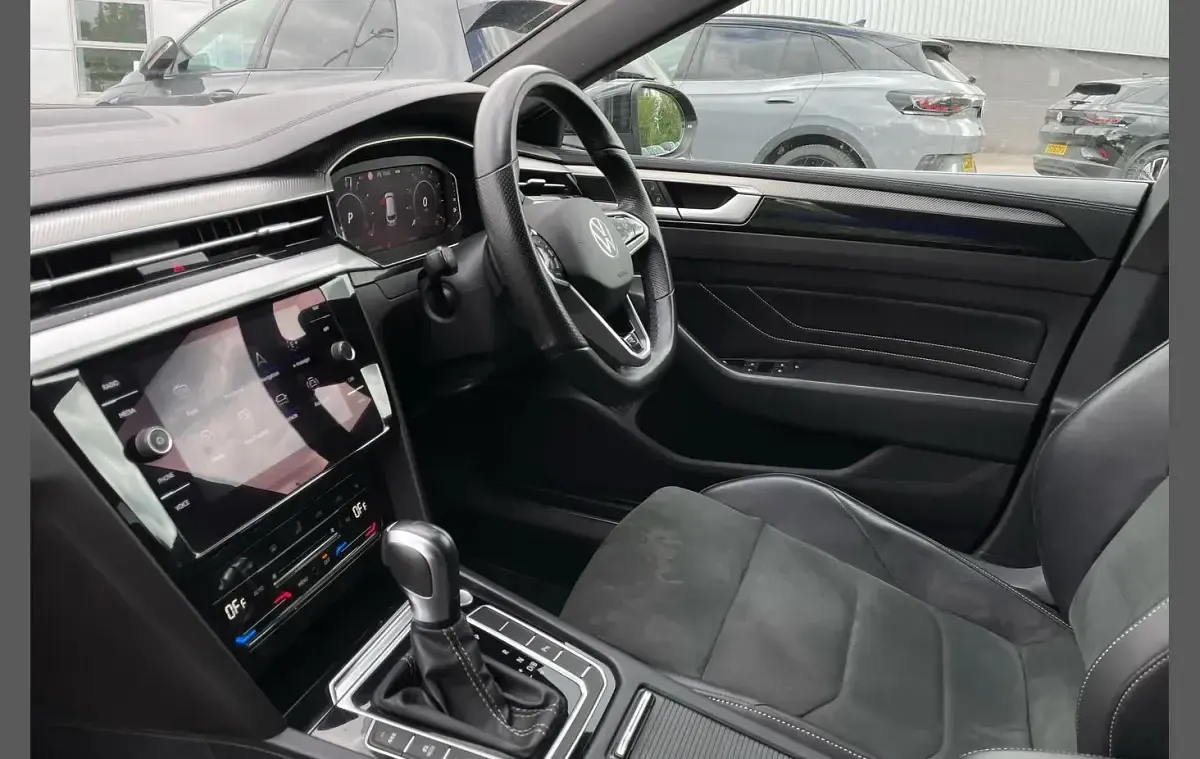 Used VW Arteon R-line 218 HP (160 kW) 2024 Black Estate