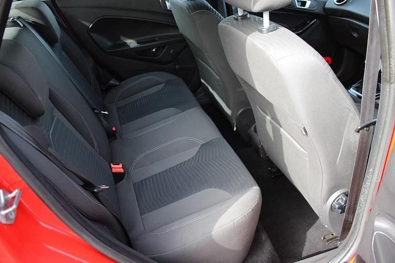 Usado Ford Fiesta Zetec 2013 Vermelho Citadino