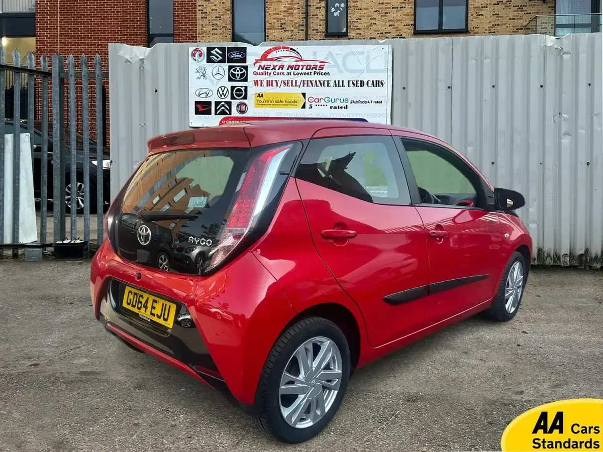 Used Toyota Aygo x-press 69 HP (50 kW) 2015 Red Hatchback
