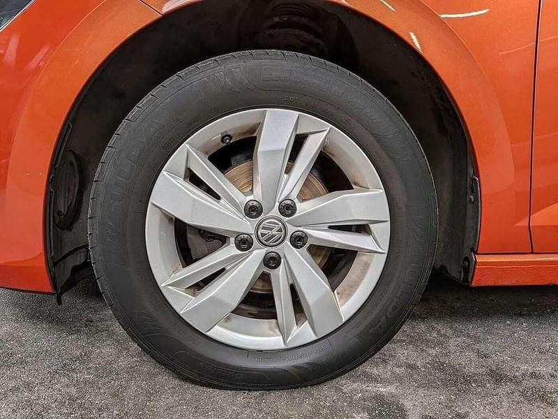 Used VW Polo SE 95 HP (69 kW) 2018 Orange Hatchback