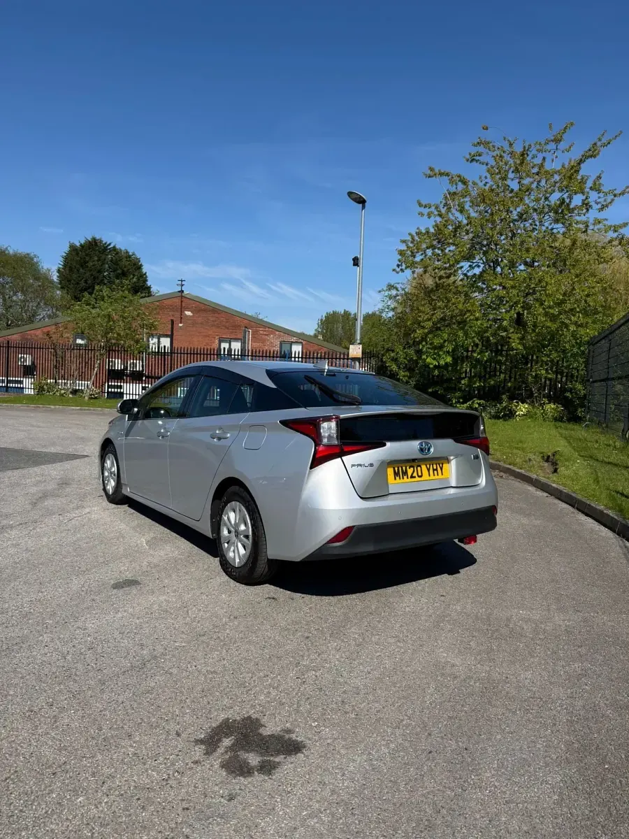 Usado Toyota Prius 122 CV (89 kW) 2020 Plateado Utilitario
