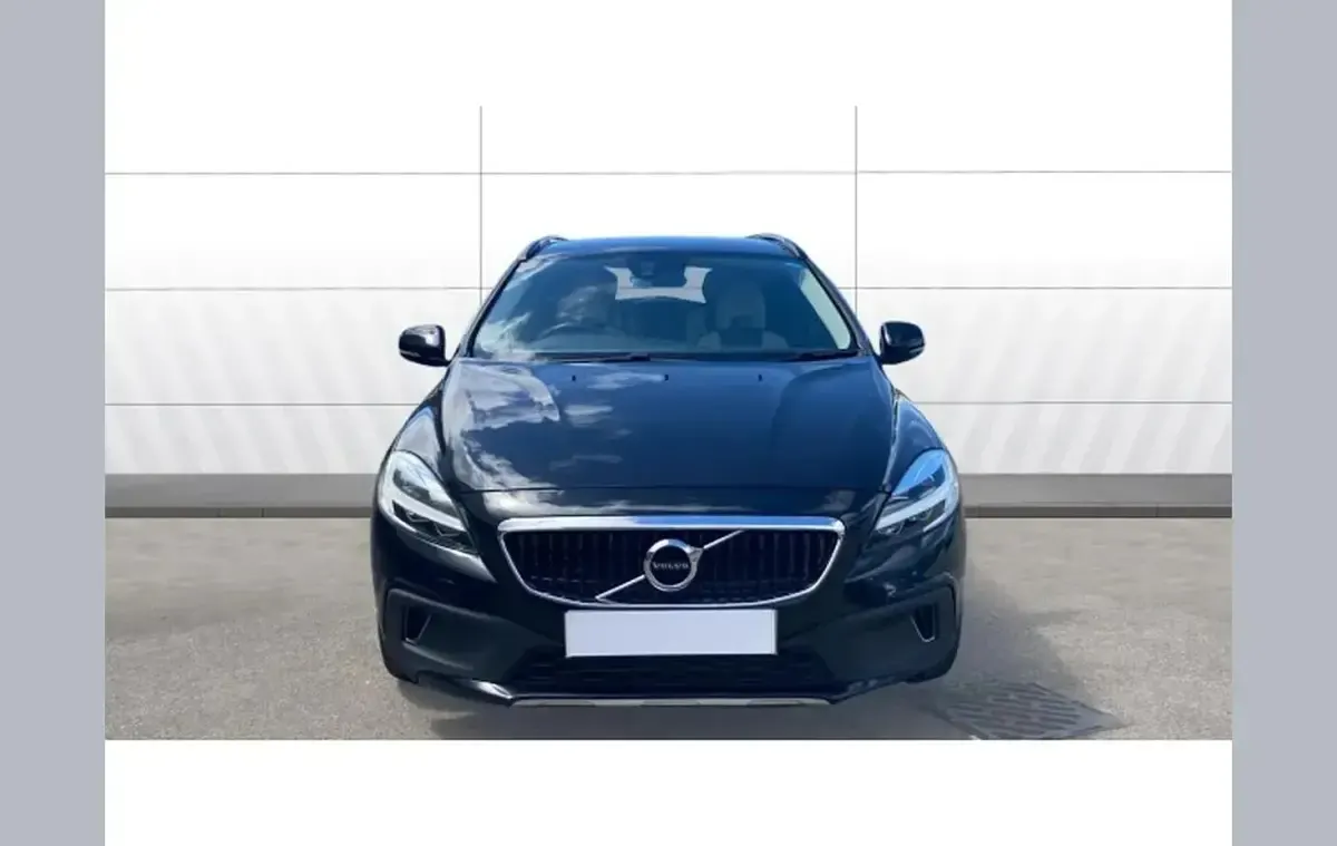 Used Volvo V40 Pro 150 HP (110 kW) 2018 Black Hatchback
