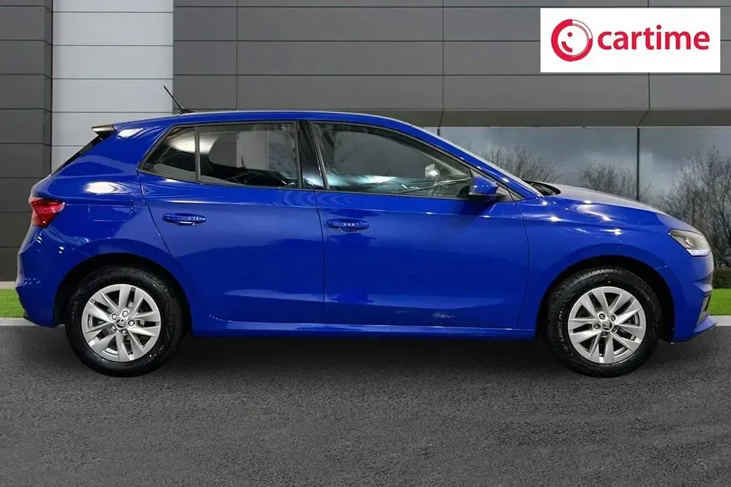 Begagnad Skoda Fabia Comfort 80 HK (58 kW) 2022 Blå Halvkombi