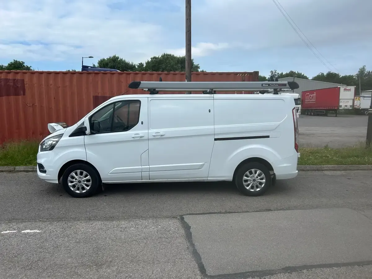 Used Ford Transit Custom Limited 130 HP (95 kW) 2021 White Van