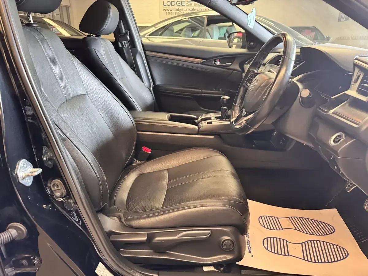 Used Honda Civic EX 120 HP (88 kW) 2018 Black Hatchback