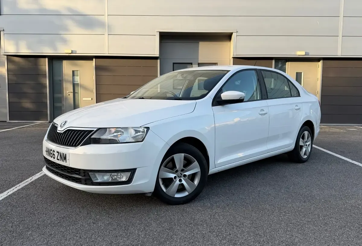 Used Skoda Rapid SE 115 HP (84 kW) 2016 White Hatchback