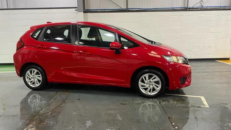 Used Honda Jazz SE 102 HP (75 kW) 2016 Red Hatchback