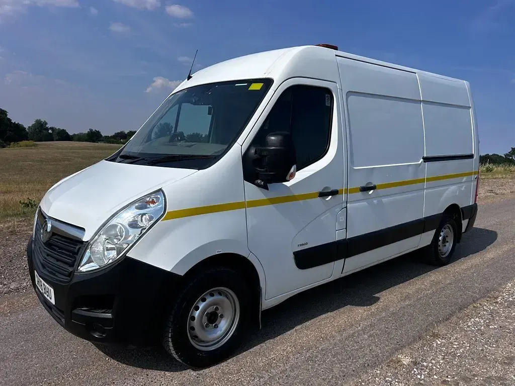Used Vauxhall Movano 130 HP (95 kW) 2018 White MPV