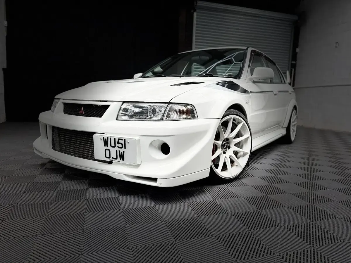 Used Mitsubishi Lancer 280 HP (205 kW) 2001 White Sedan