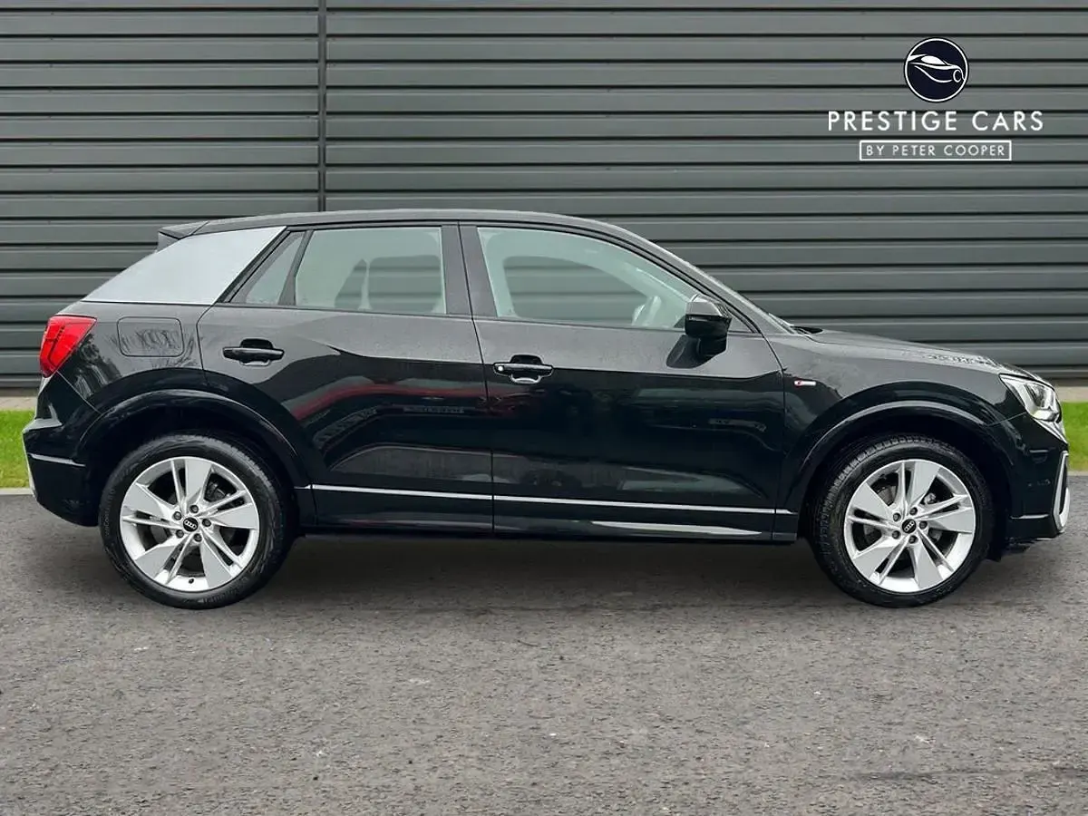 Begagnad Audi Q2 S-Line 147 HK (108 kW) 2021 Svart SUV