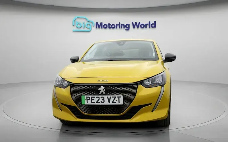 Used Peugeot e-208 Active+ 100 kW (136 HP) 2023 Yellow Hatchback