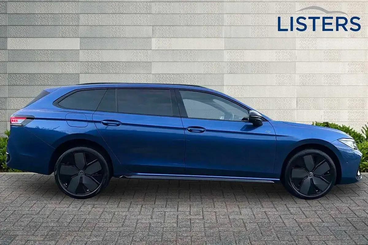 Used VW Passat R-line 272 HP (200 kW) 2026 Reef blue Estate