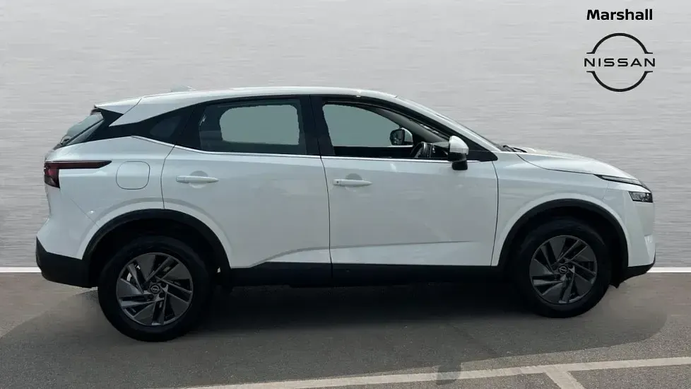 Used Nissan Qashqai Acenta Premium 140 HP (102 kW) 2023 White SUV