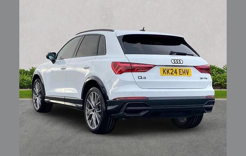 Begagnad Audi Q3 Black Edition 150 HK (110 kW) 2024 Vit SUV