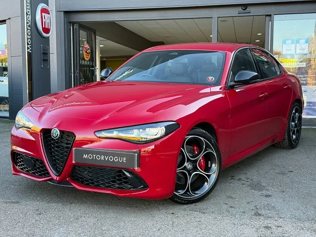 Used Alfa Romeo Giulia Saloon Sprint 280 HP (205 kW) 2024 Alfa red Sedan